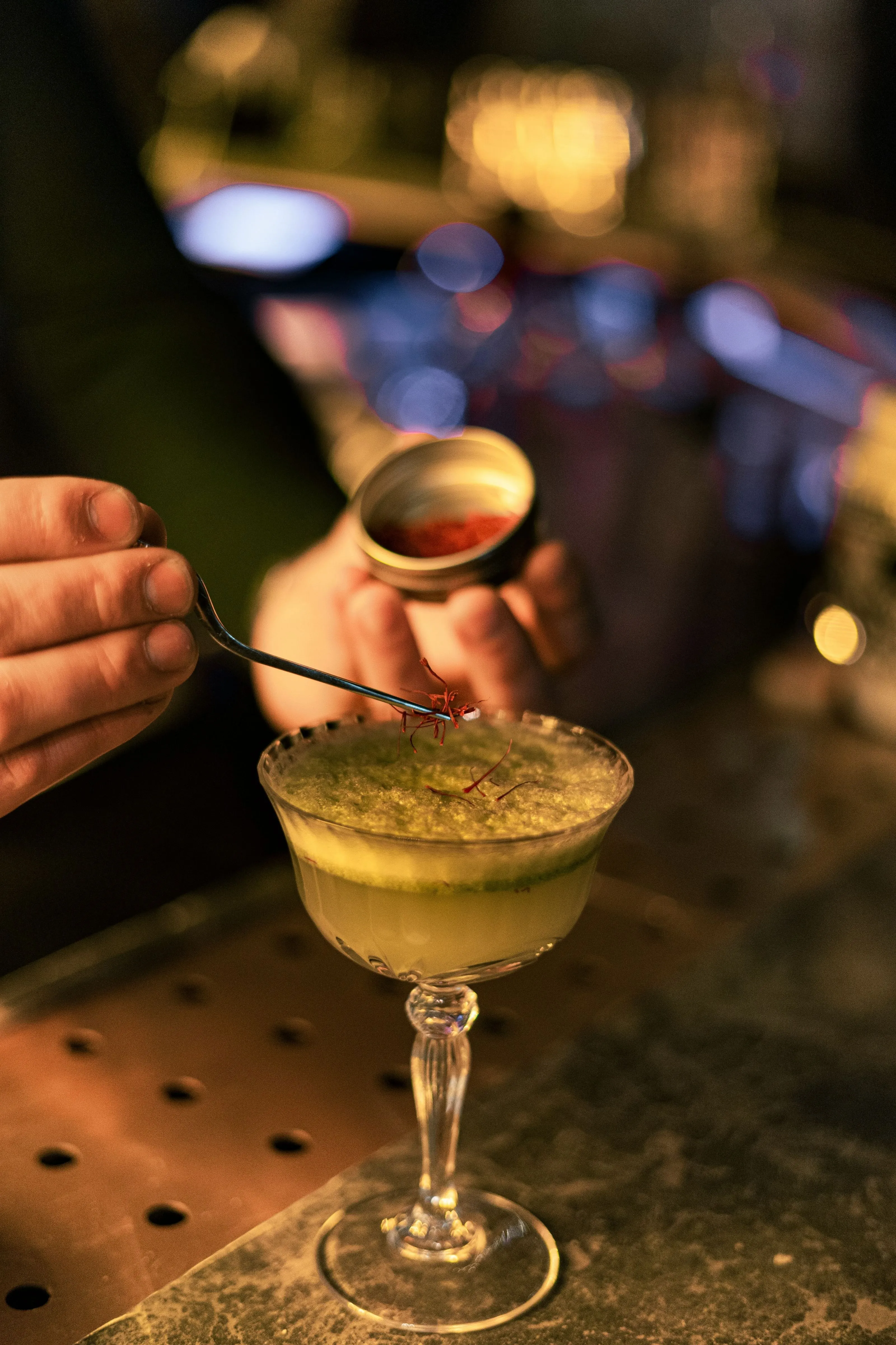 Cocktail Nhụy Hoa Nghệ Tây Kashmir – Độc Đáo & Sang Trọng